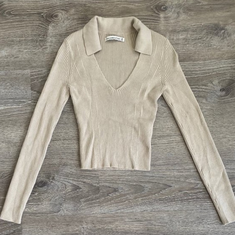NWOT - ABERCROMBIE & FITCH - POLO COLLAR KNIT SWEATER
